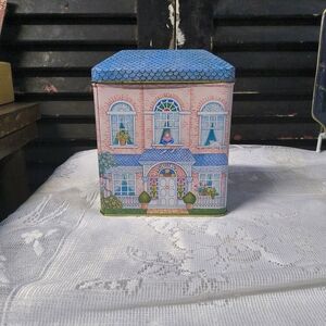1995 Hallmark Nostalgic Houses & Shops metal storage tin
